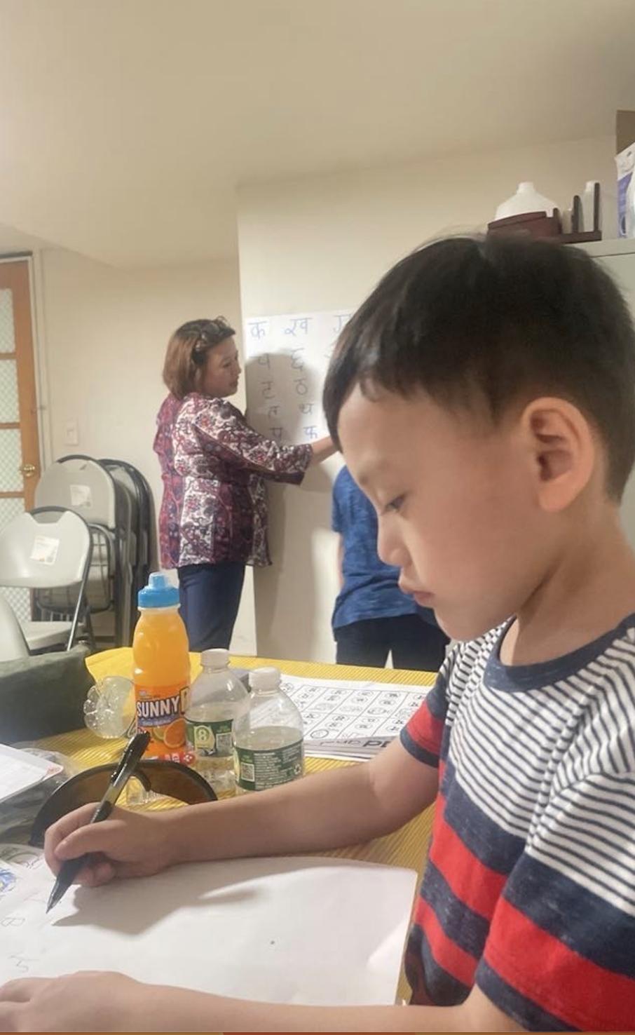 नेपाली जोड्दै सरल नेपाली